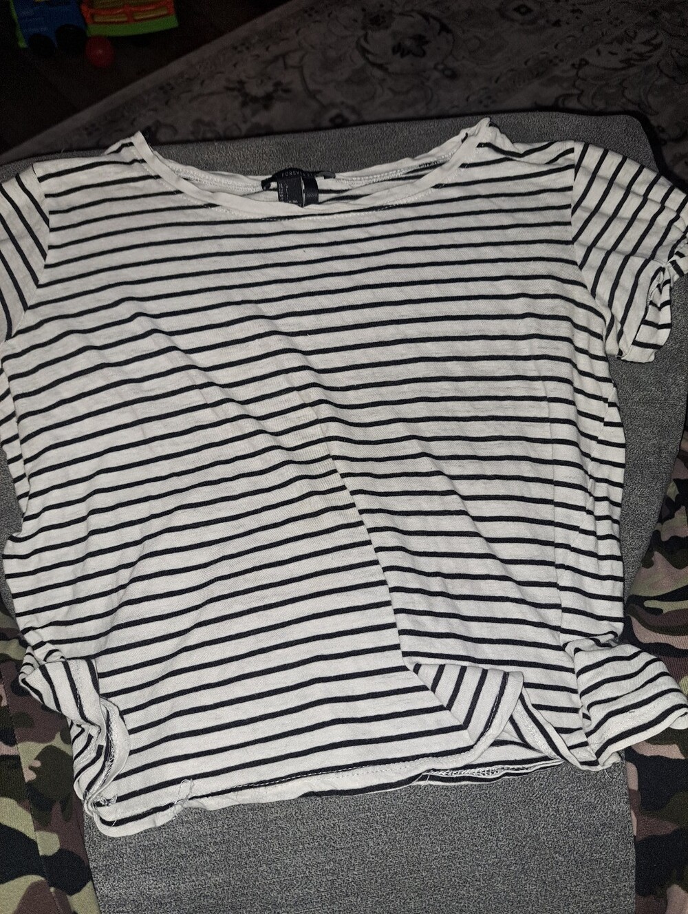 Forever 21 White and Black Striped Short Sleeve Tee